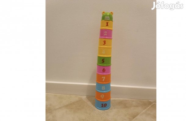 Színes egymásba rakható pohár torony