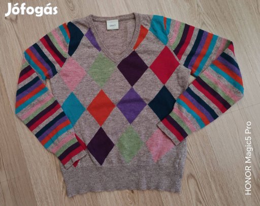 Színes gyapju női pulcsika