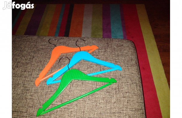 Színes gyerek ruha akasztó kb 30 cm-es - 3 darab