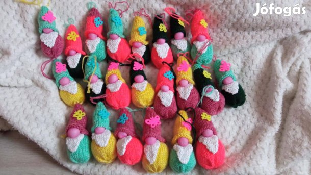 Színes kötött tavaszi manó dekoráció 350 Ft