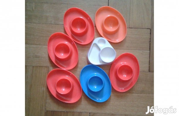 Színes műanyag lágytojás tartó