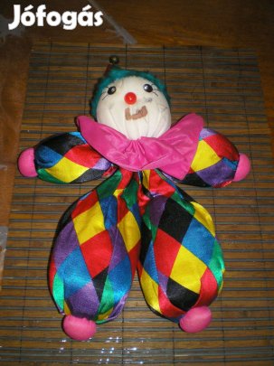 Színes régi rongyból készült bohóc nem hibátlan