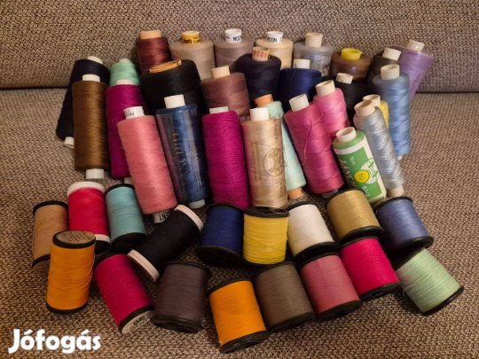 Színes varrócérnák