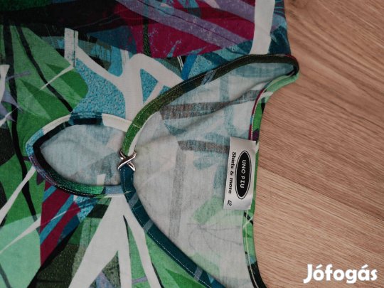 Színes viszkóz női rövidujjú L