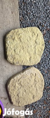 Szinezett kerti lépökövek