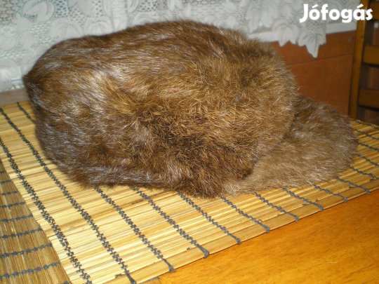 Szinte új férfi szőrme sapka igazi szőrméből kerülete 51 cm