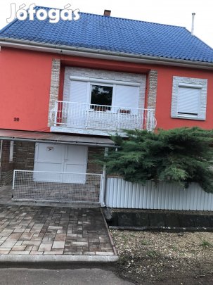 Szinteltolásos családi ház eladó