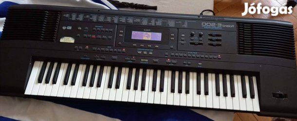 Szintetizátor Roland E500