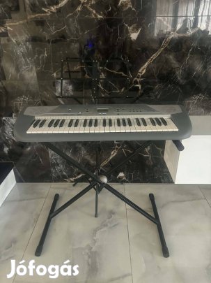 Szintetizátor állvánnyal