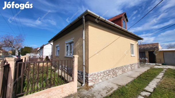 Szirma csendes utcájában 3 szobás családi ház 1071 m2 kerttel eladó!