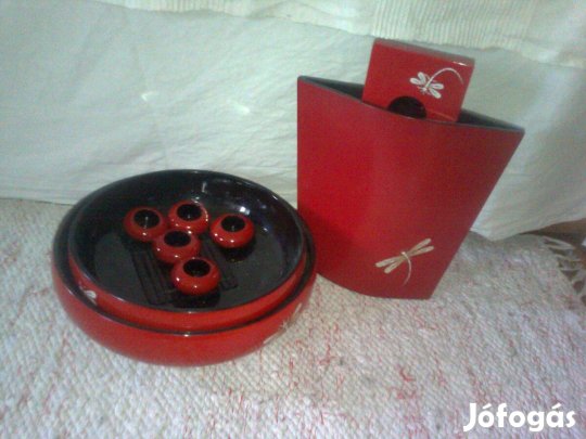 Szitakötő motívummal lakkozott dísztárgyak átadók