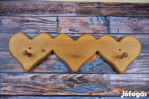 Szív alakú fa fali fogas 3 kabátnak Új!