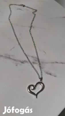 Szív medál nyaklánccal