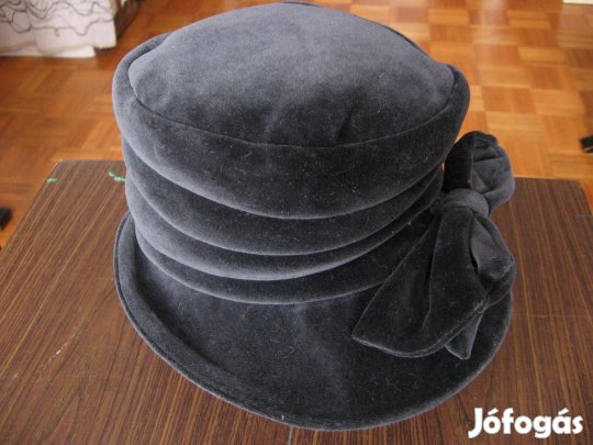 Szivacs / bársony fekete női kalap