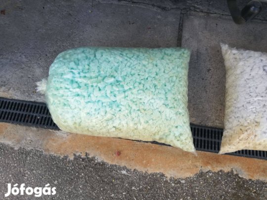 Szivacs töltelék, szivacstöltelék 2000Ft/zsákonként eladó