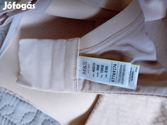 Szivacsos, merevítős melltartó 