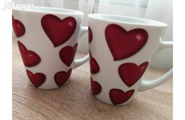 Szívecskés mintás Bögre eladó!