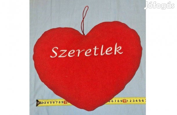 Szivecskés plüss párna