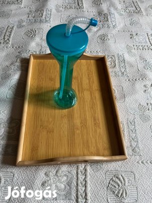 Szívószálas műanyag extra pohár eladó !