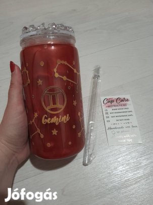 Szívószálas pohár