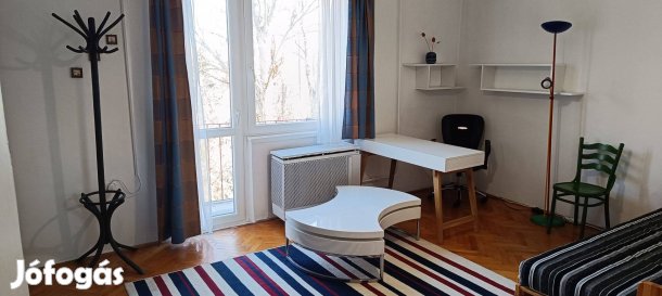 Szoba kiadó, Pécsen a Petőfi utcában