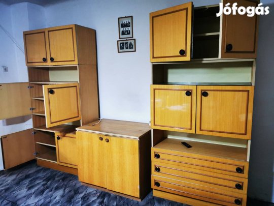 Szobabútor + ágyak + fotelek + dohányzó asztal kompletten