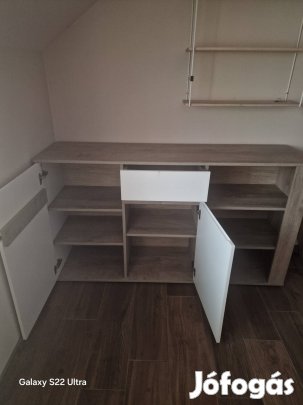 Szobabútor fehér szinben 
