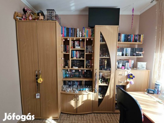 Szobabútor íróasztallal, forgószékkel, tv-vel