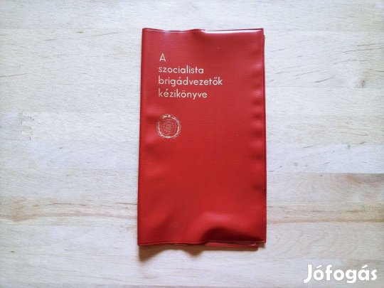 Szocialista brigádvezetők kézikönyve retro irattartó
