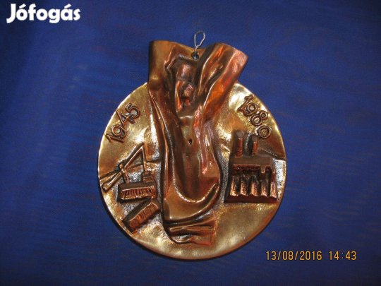 Szocialista-realista emlékplakett / érem