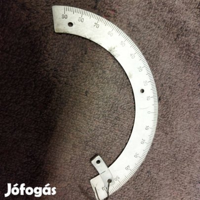 Szögbe osztású címke!