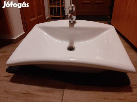 Szögletes kerámia mosdó