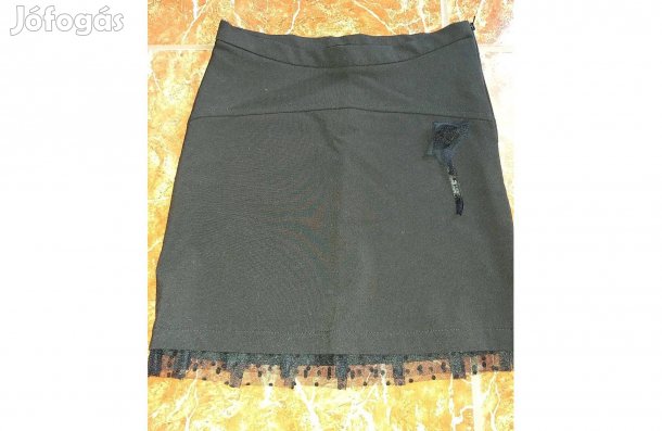 Szoknya eladó, 134/140-es méretben