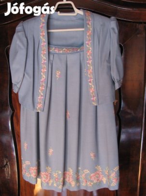 Szoknya felsővel, boleró világoskék együttes