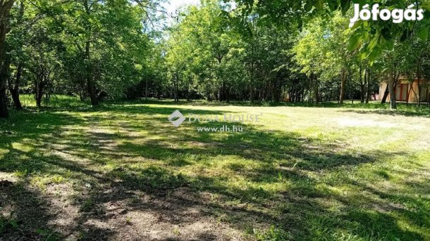 Szóládi eladó 832 nm-es telek