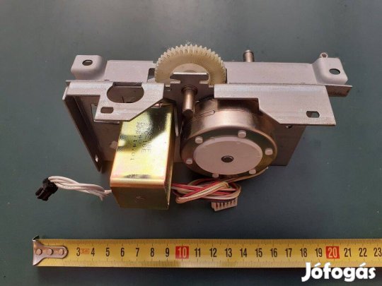 Szolenoid tengelykapcsolós léptetőmotoros hajtómű