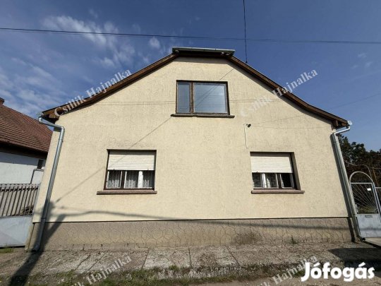 Szolnok- Alcsi városrész 104 m2-es, 3 szobás, tégla családi ház