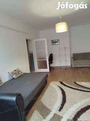 Szolnok , Tallinn városrészben , felújított , 50 m2-es lakás eladó!