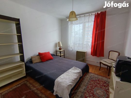 Szolnok belvárosában 2 szobás lakás eladó