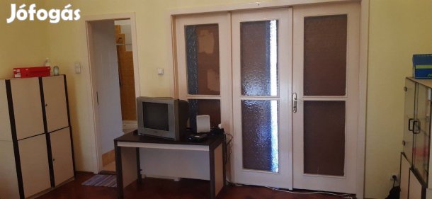 Szolnok belvárosában a Szapáry utcában lakás kiadó