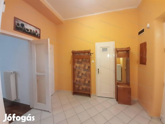 Szolnok belvárosában lakás kiadó!