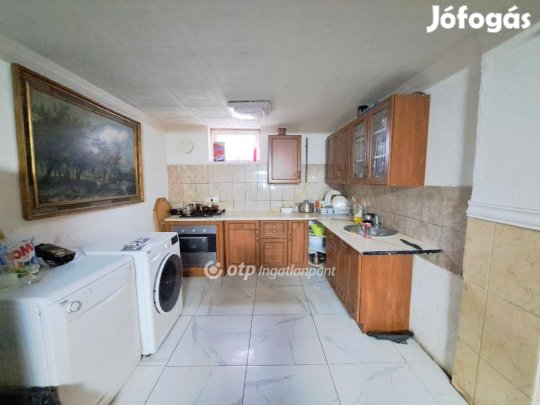 Szolnoki 111 nm-es ház eladó