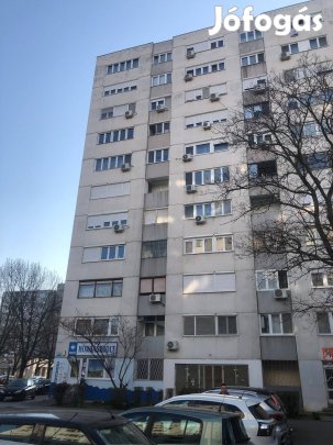 Szolnoki 50 m2-es panellakás (Ady E. út)