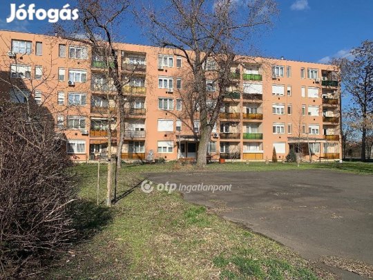 Szolnoki 54 nm-es lakás eladó