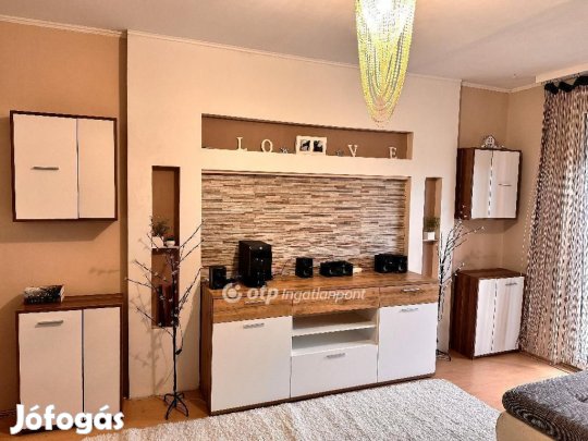 Szolnoki 54 nm-es lakás eladó