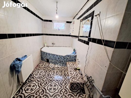 Szolnoki eladó 111 nm-es ház