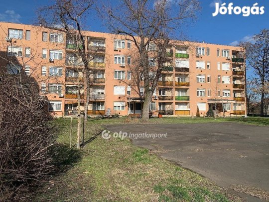 Szolnoki eladó 54 nm-es lakás