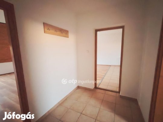 Szolnoki eladó 733 nm-es ház