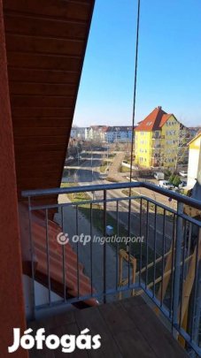 Szolnoki eladó 85 nm-es lakás