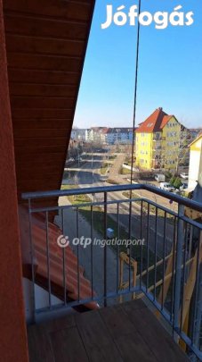 Szolnoki eladó 85 nm-es lakás